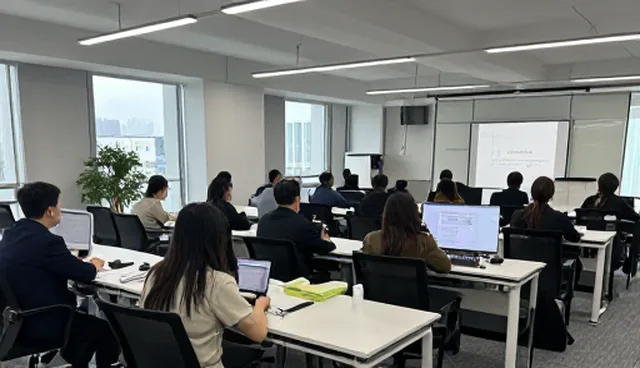 企业决策中如何选择高效的数据驱动管理培训课程